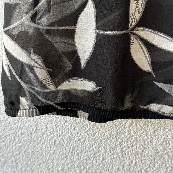 Banana Republic Sheer Short Sleeve Blouse Leaf Pattern Black Women’s Size Large - Picture 11 of 12
